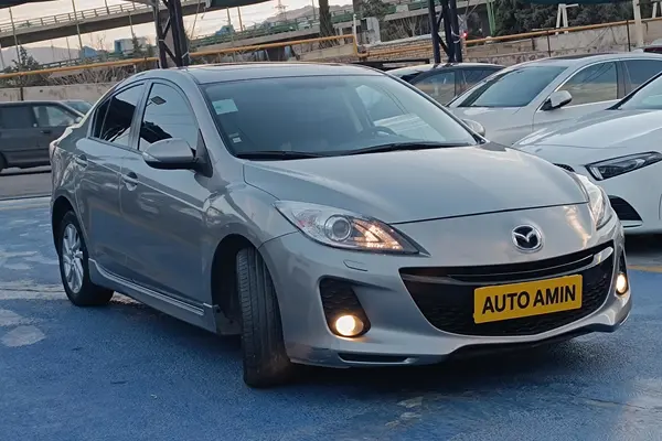 مزدا، 3 نیو صندوق دار