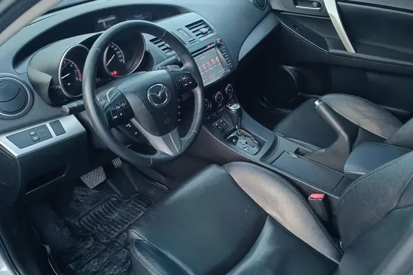 مزدا، 3 نیو صندوق دار