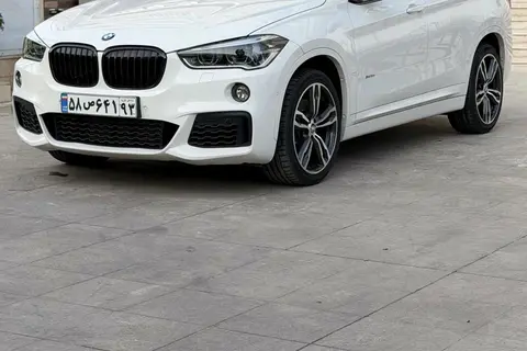 ب ام و، X1