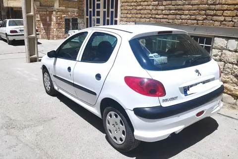 پژو، 206
