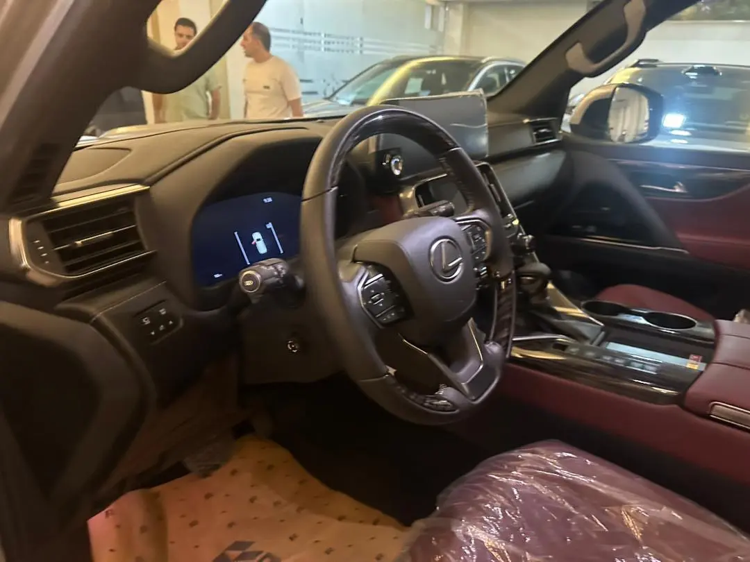 لکسوس،  LX