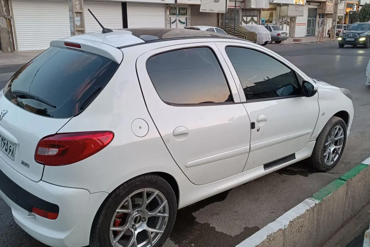 پژو،  207