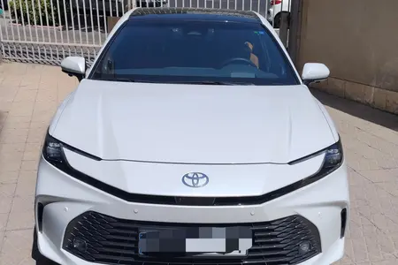 تویوتا کمری هیبرید