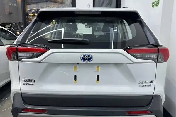 تویوتا، راوفور هیبرید