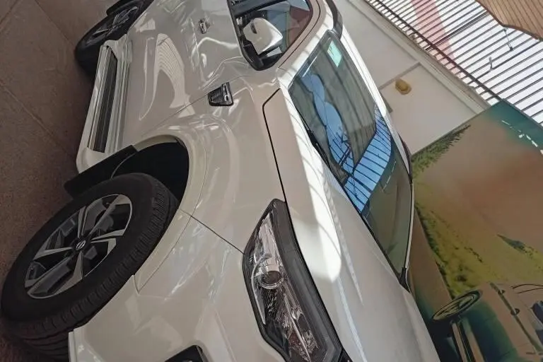 نیسان،  ترا