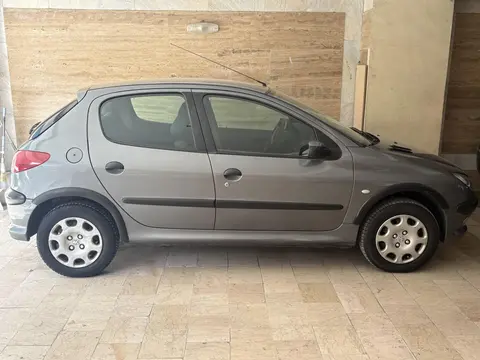 پژو، 206