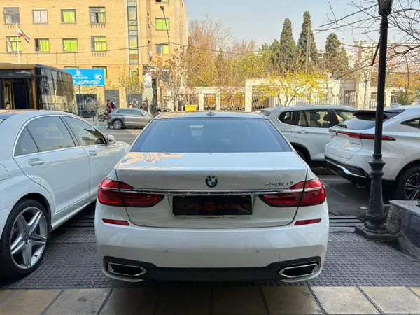 ب ام و، سری 7