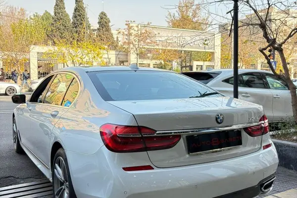 ب ام و، سری 7