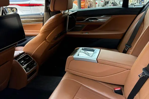 ب ام و، سری 7