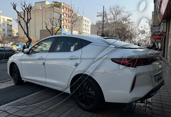 پیش فروش کی ام سی، J7