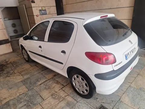 پژو، 206