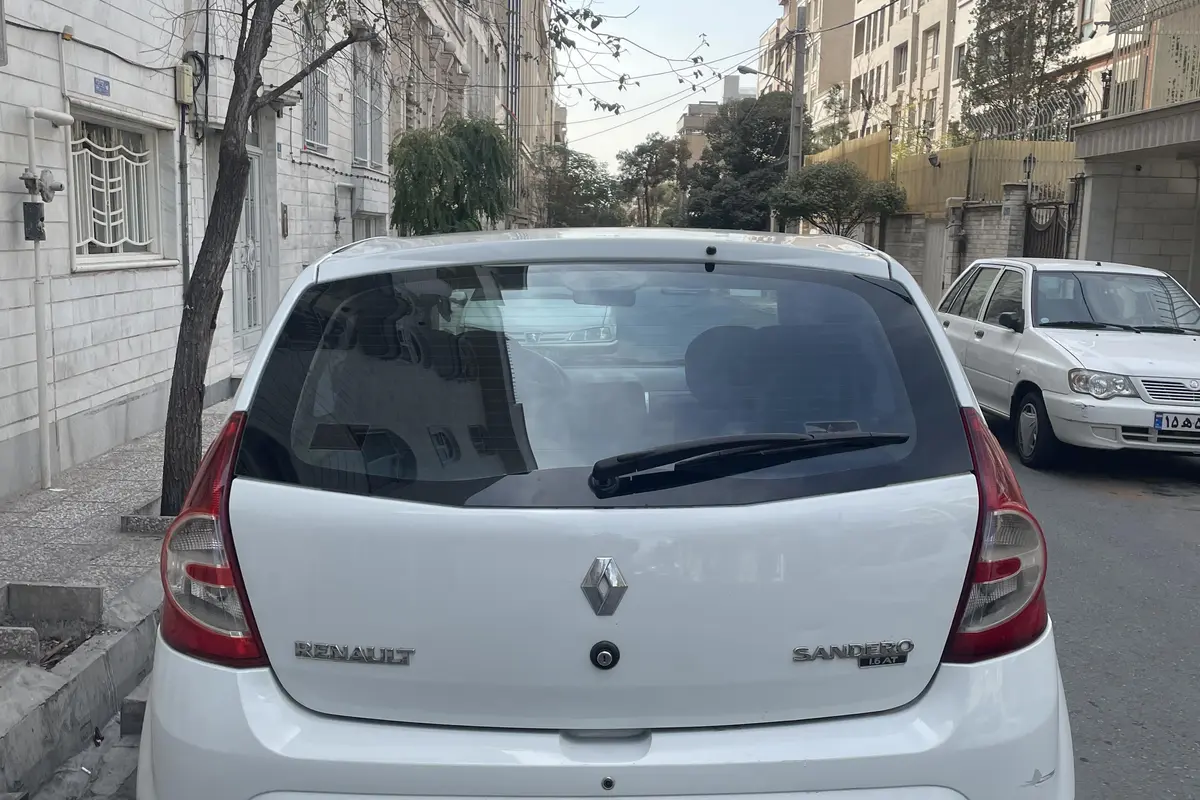 رنو،  ساندرو