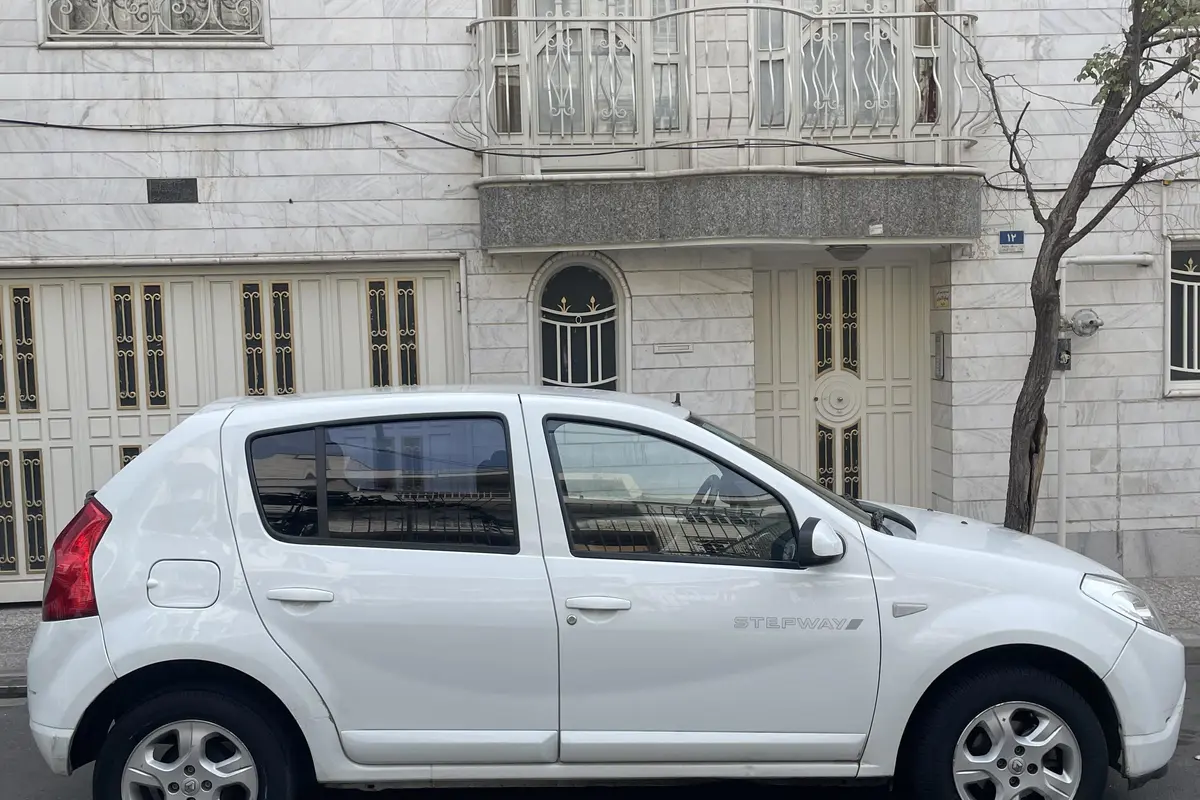 رنو،  ساندرو