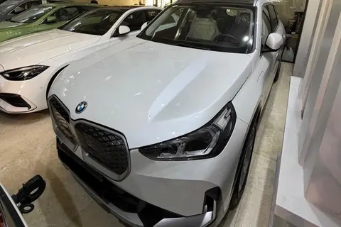 ب ام و، iX1