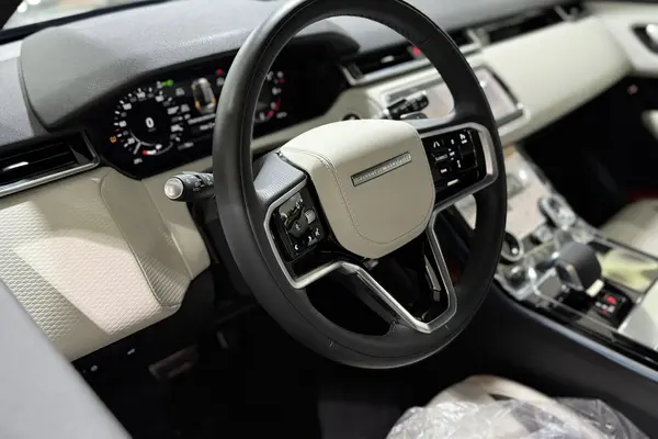 لندرور، رنجرور ولار