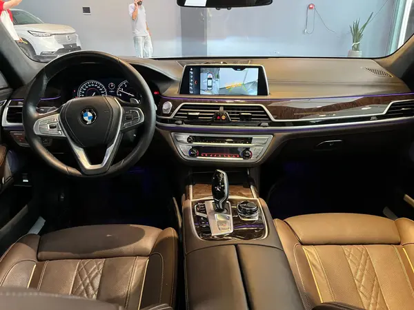 ب ام و، سری 7