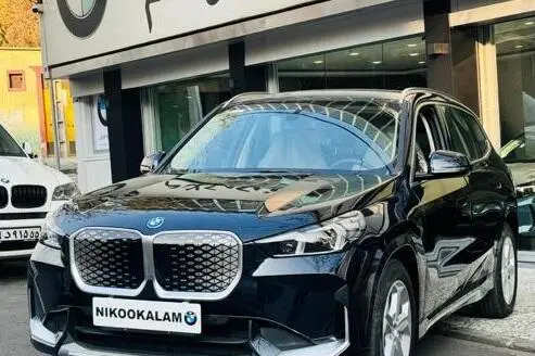ب ام و،  iX1