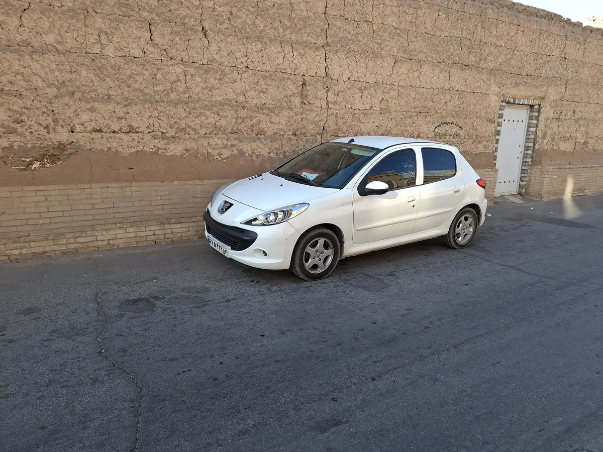 پژو،  207
