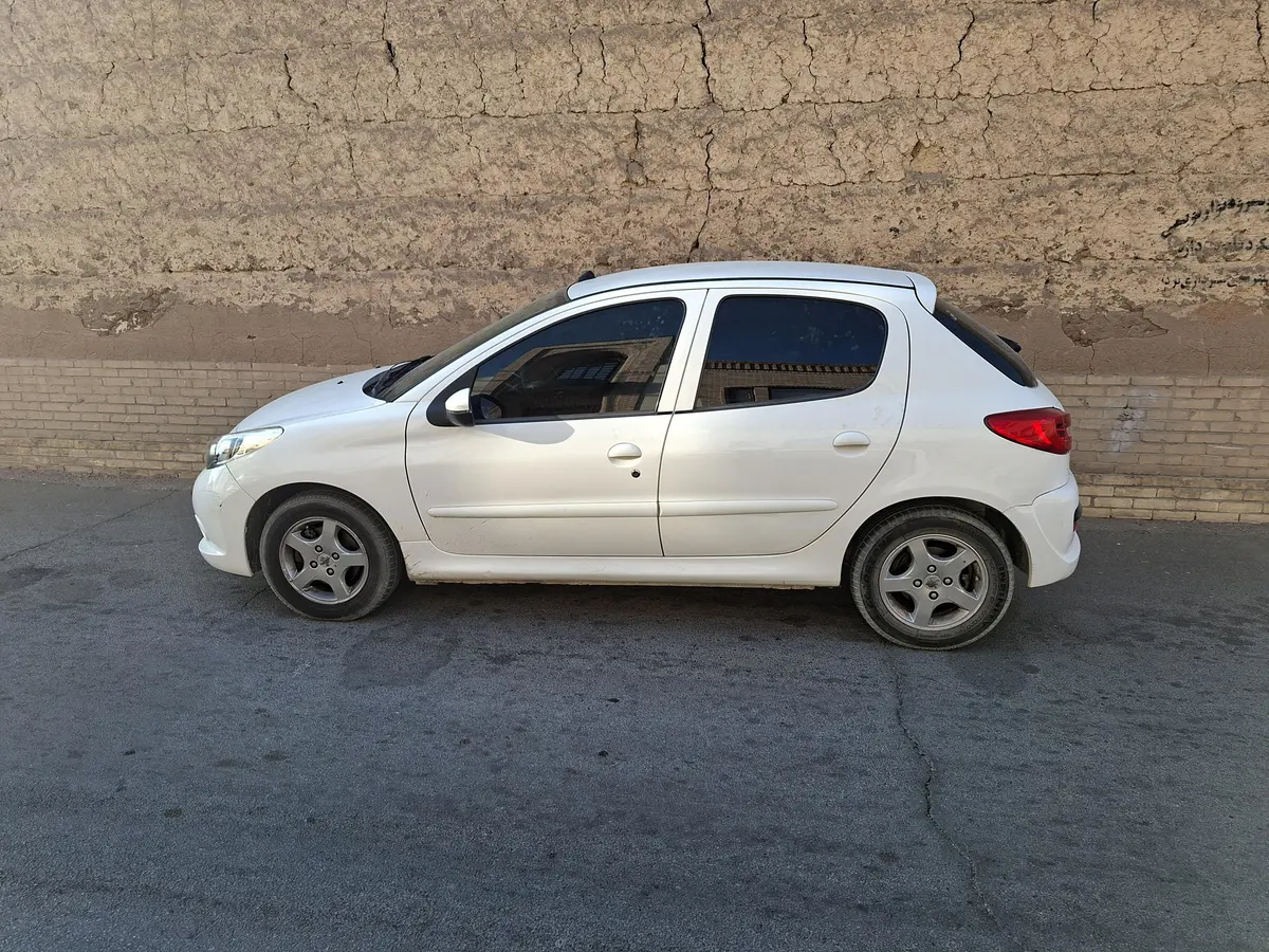 پژو،  207