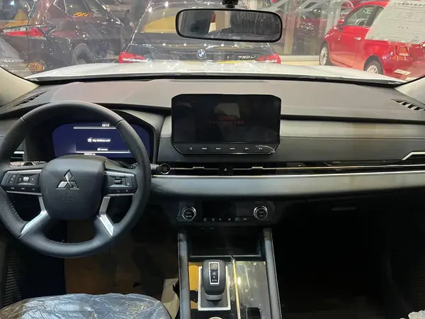 میتسوبیشی، اوتلندر