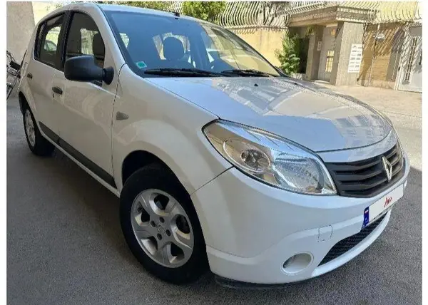 رنو  ساندرو