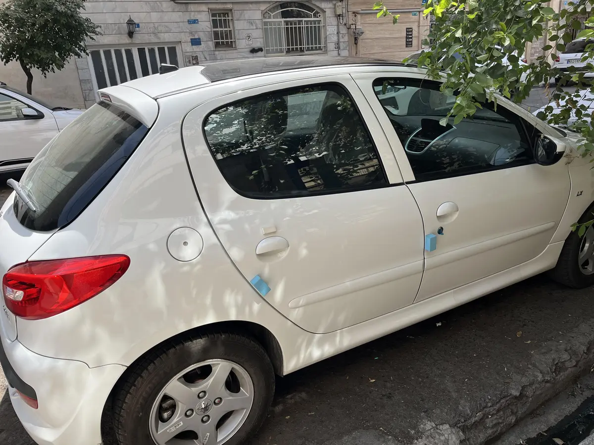 پژو،  207