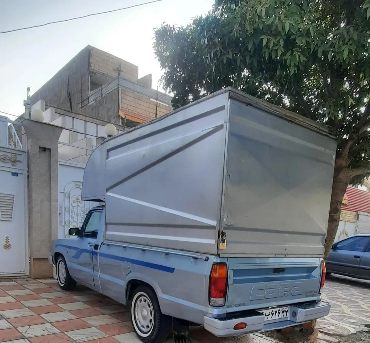 کارا،  تک کابین
