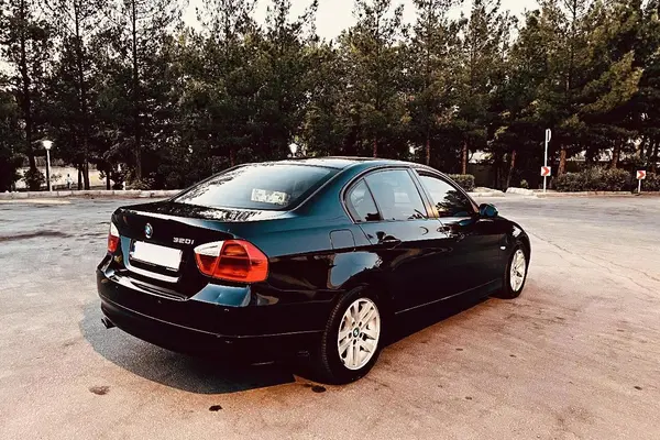 ب ام و، سری 3 سدان