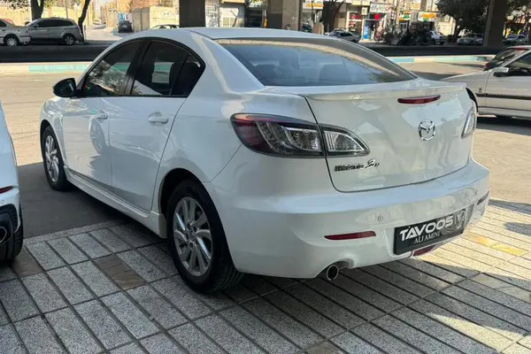 مزدا، 3 نیو صندوق دار