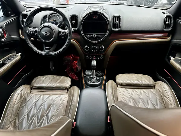 مینی، کانتری من