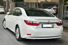 لکسوس، ES