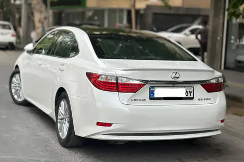لکسوس، ES