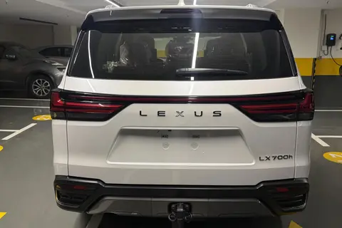 لکسوس، LX
