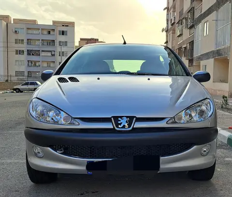 پژو، 206