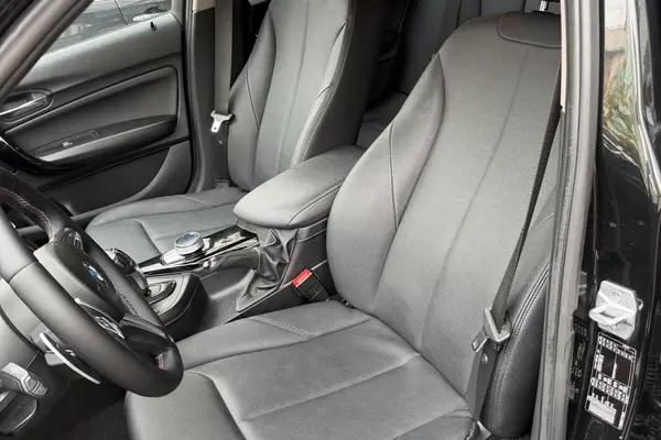 ب ام و، سری 1 هاچ بک