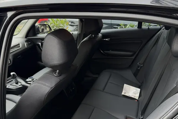 ب ام و، سری 1 هاچ بک