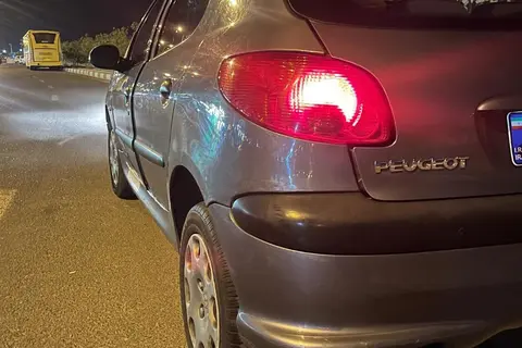 پژو، 206