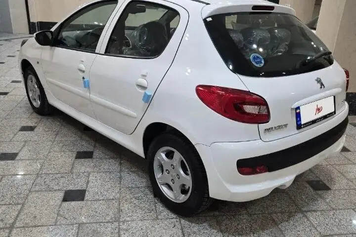 پژو،  207