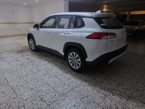 تویوتا، کرولا کراس هیبرید