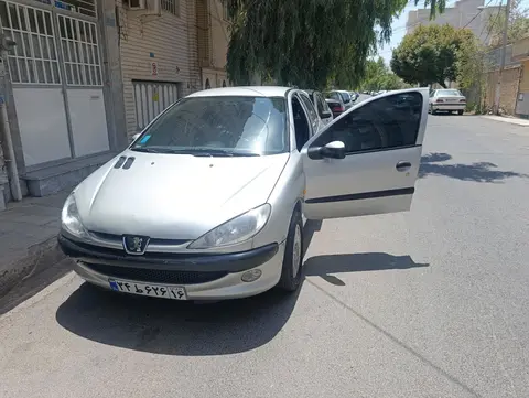 پژو، 206