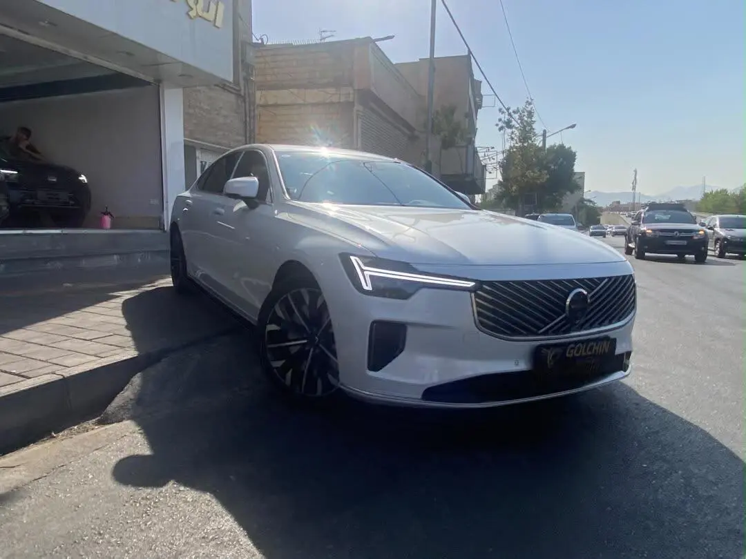 ولوو،  S90
