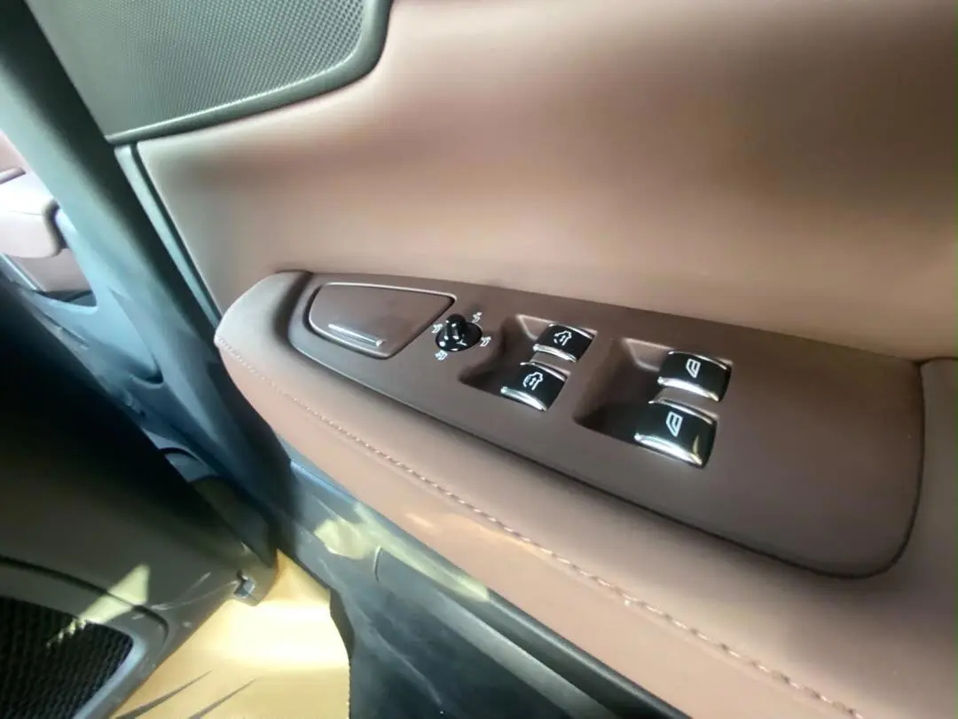 ولوو،  S90