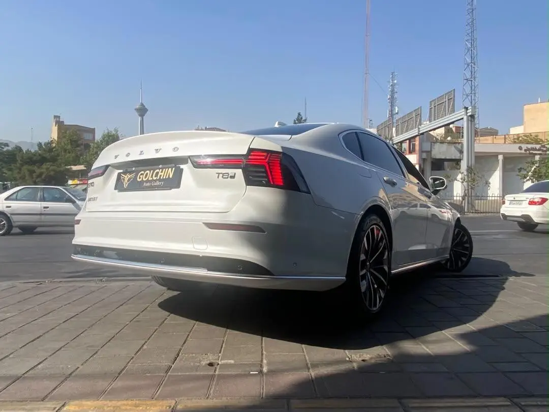 ولوو،  S90