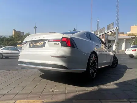 ولوو S90