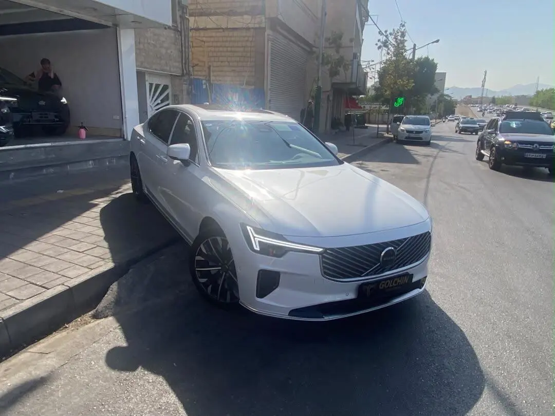 ولوو،  S90
