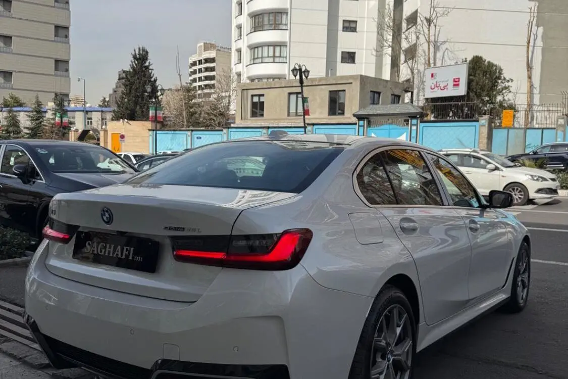 ب ام و،  i3