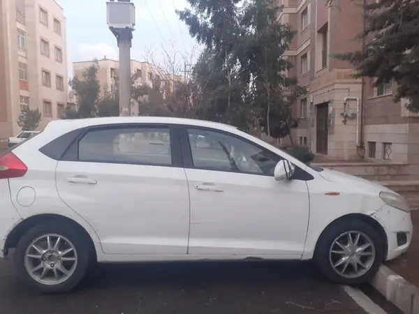 ام وی ام  315هاچ بک