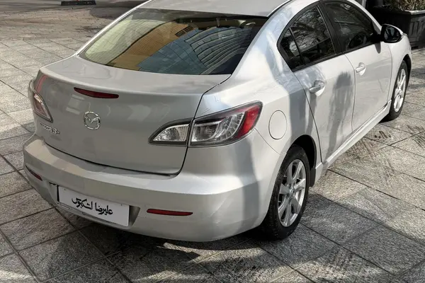 مزدا، 3 نیو صندوق دار