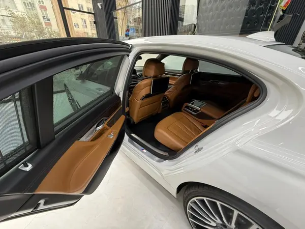 ب ام و، سری 7