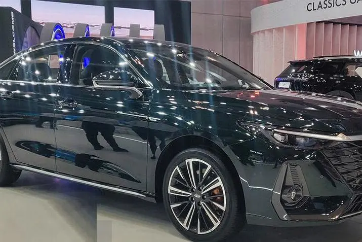 فونیکس  آریزو 8 (Z8)